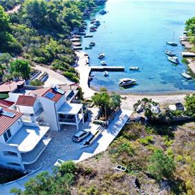 6 Bedroom Beachfront Villa with Heated Pool near Vela Luka on Korcula Island, Sleep 12